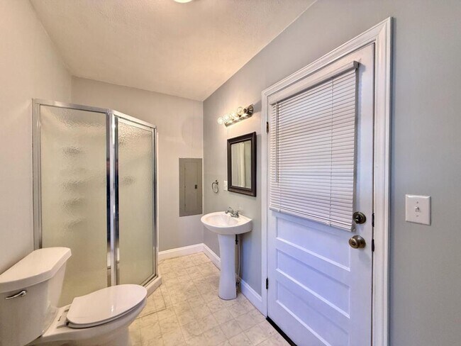 Building Photo - 800 McAbee Dr