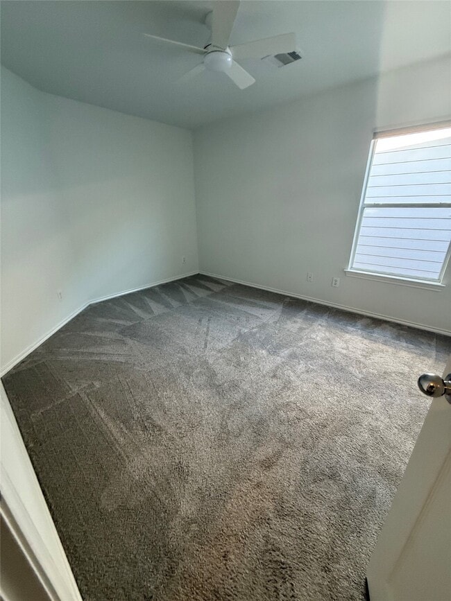 Building Photo - 609 W 20th St