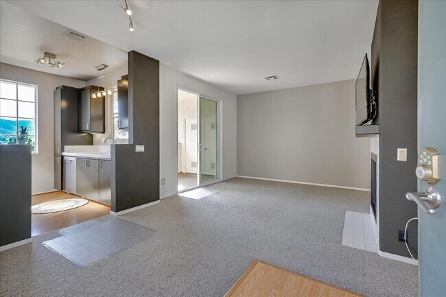 Building Photo - 10820 Sabre Hill Dr