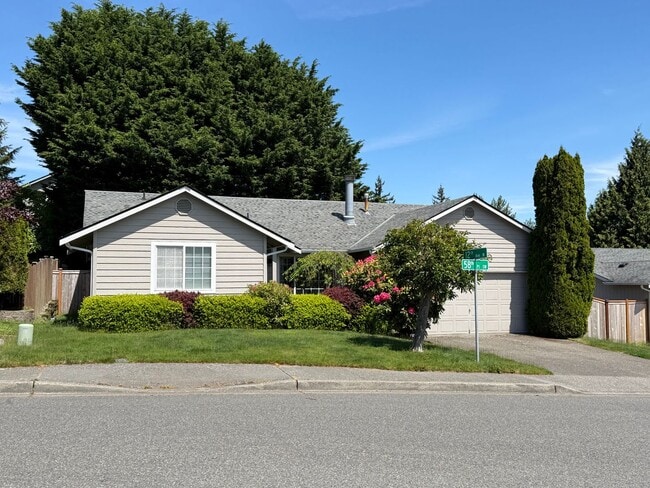 Building Photo - Everett 3 Bedroom Rambler