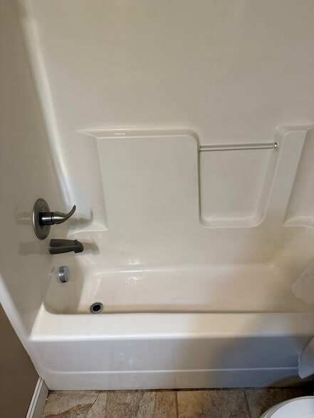 Shower/tub - 1824 7th Ave