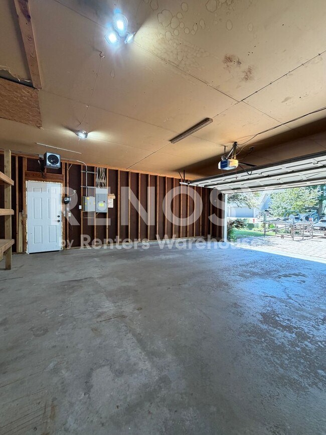 Building Photo - 14525 Glendale Ave SE