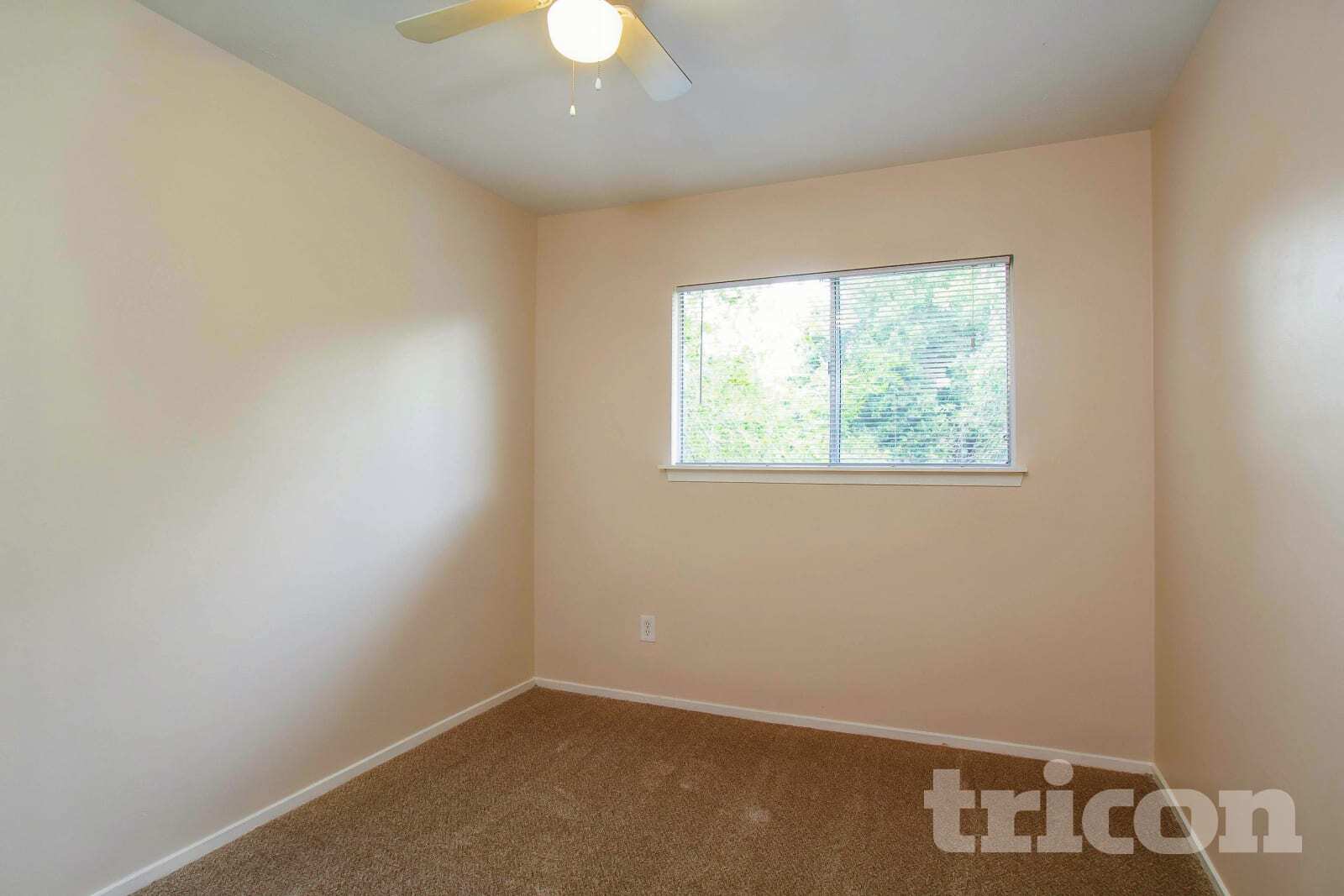 Building Photo - 8610 Pine Shores Dr