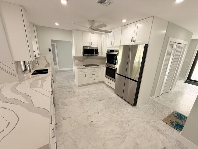 Building Photo - 4760 NW 5th Ln