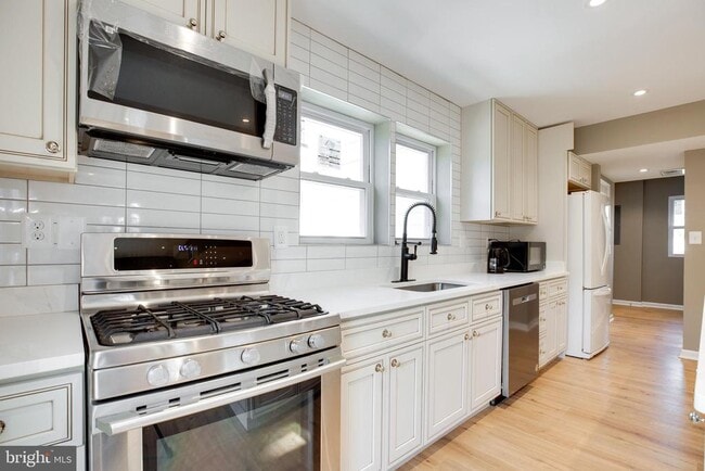 Building Photo - 3923 Forest Grove Dr