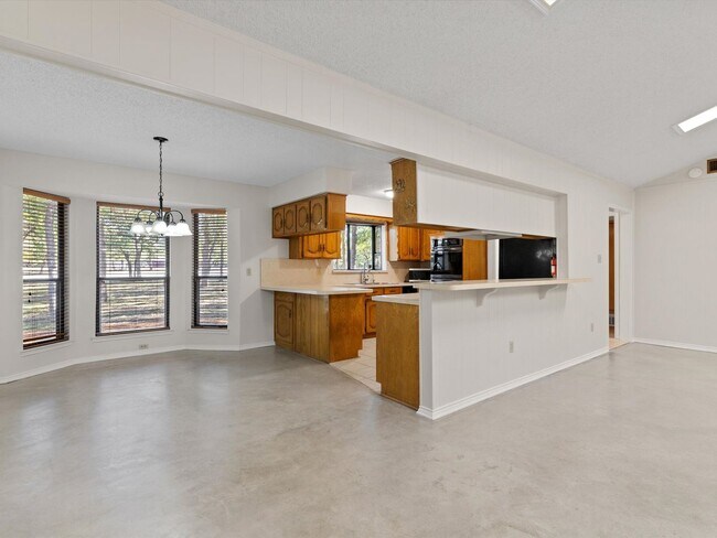 Building Photo - Gorgeous 3 bed room 2 bath in Decatur