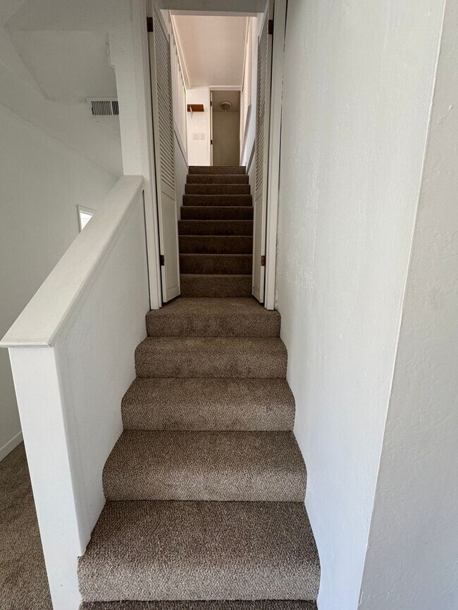 Building Photo - Country Living just minutes from Town