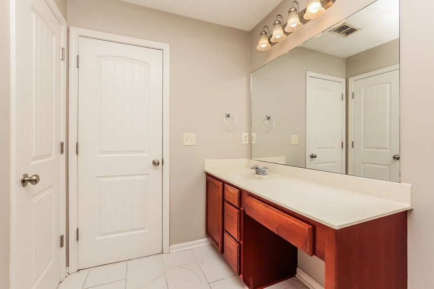 Building Photo - 412 Elegance Way