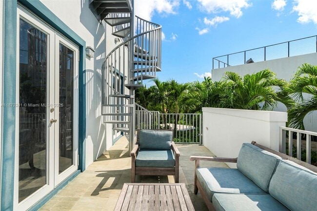 Building Photo - 431 W Rivo Alto Dr