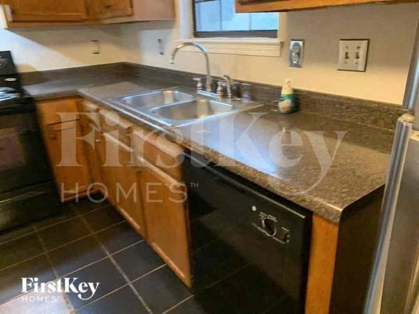 Building Photo - 6140 Littleton Dr