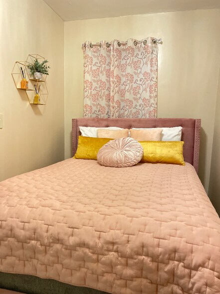 Building Photo - 17100 Maple Heights Blvd