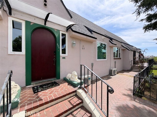 Building Photo - 522 Westminster Ave