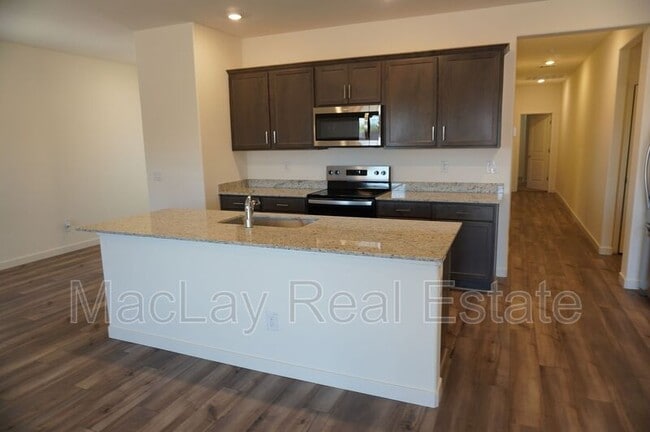 Building Photo - 675 N Crowned Dove Trail