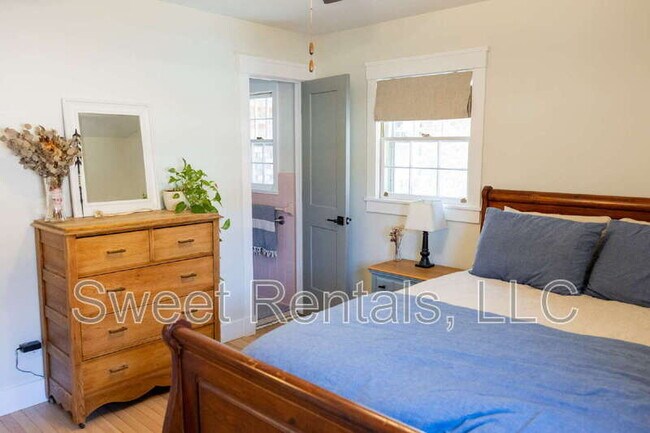 Building Photo - 4627 Darlene St