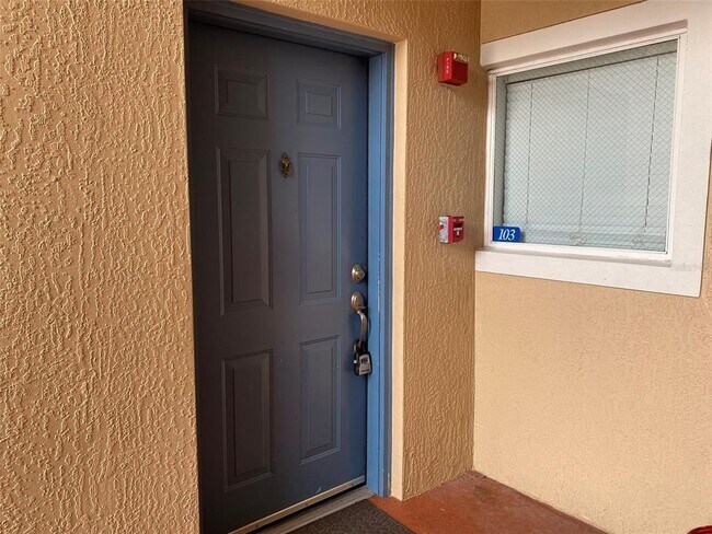 Building Photo - 495 Las Cortes Ln