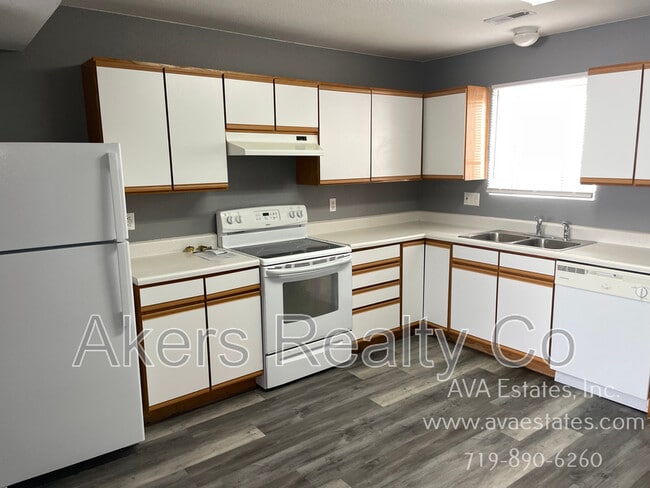 Building Photo - 733 E Laporte Dr