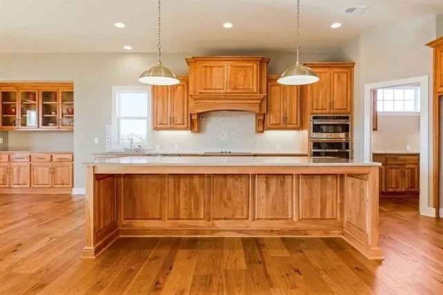 Kitchen Island - 17332 Ballentine St