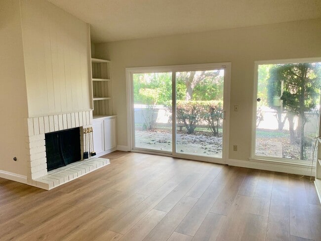 Building Photo - Rare Single-Story Townhome in Gated Sunrise Almaden Community