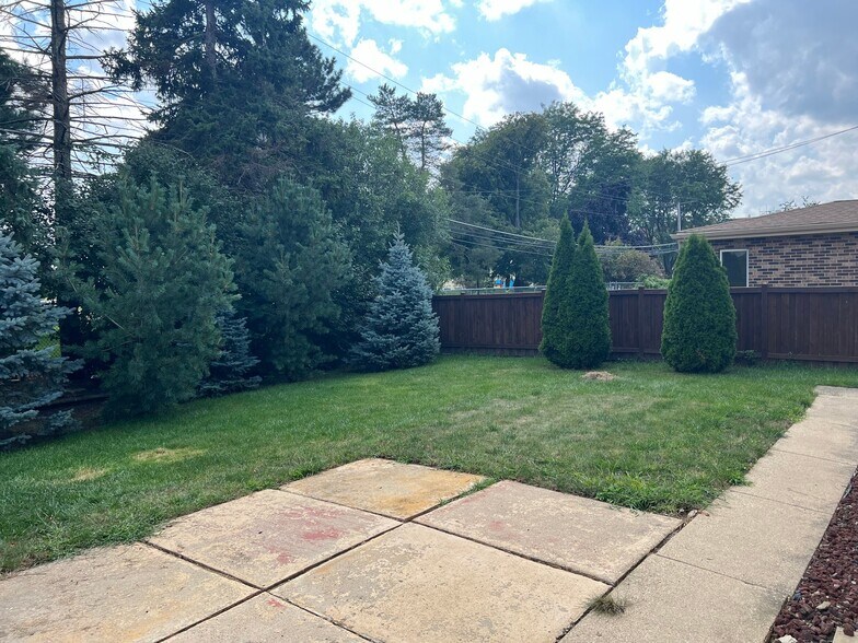 Building Photo - 1103 E Ardyce Ln