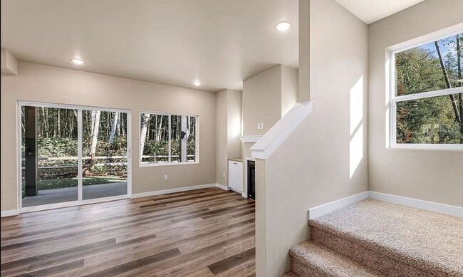 Building Photo - Newer 3 Bedroom, 2.25 Bathroom!
