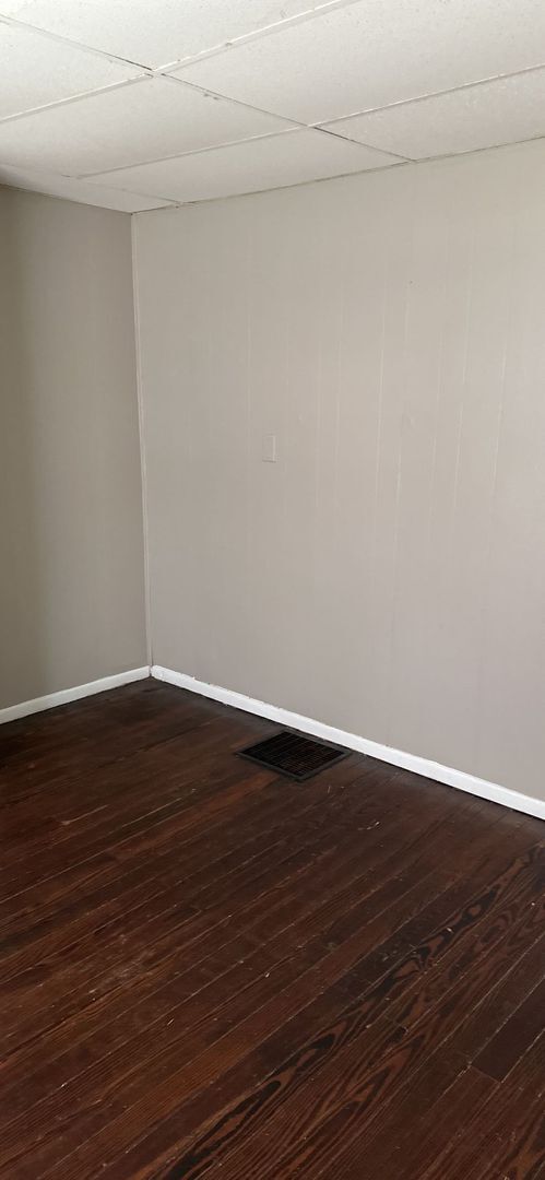 Building Photo - **Deposit Special $500** 526 Brandt 3BR/1B...