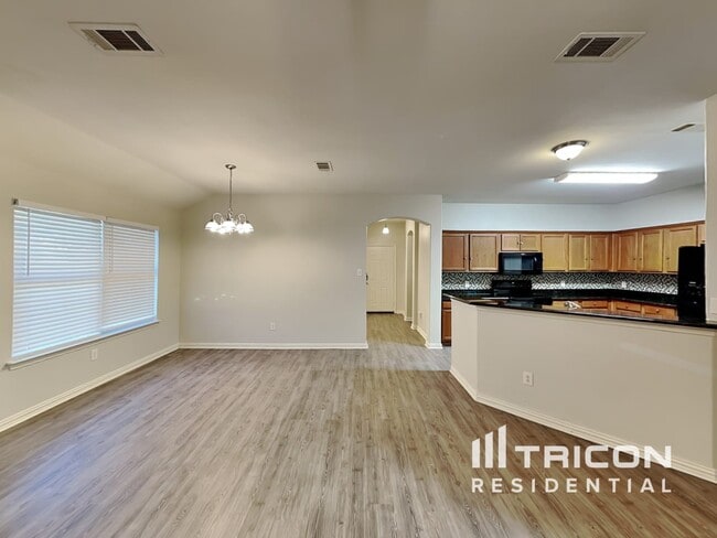 Building Photo - 607 Pewitt Ln