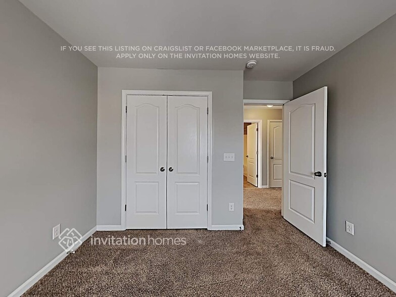 Building Photo - 2036 Blue Iris Dr