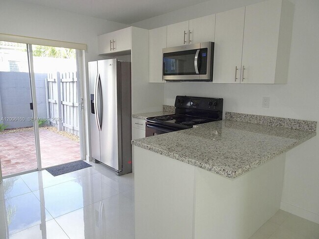 Building Photo - 7921 SW 152nd Ave