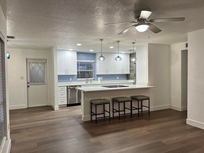 Building Photo - 1934 Wallace Ave