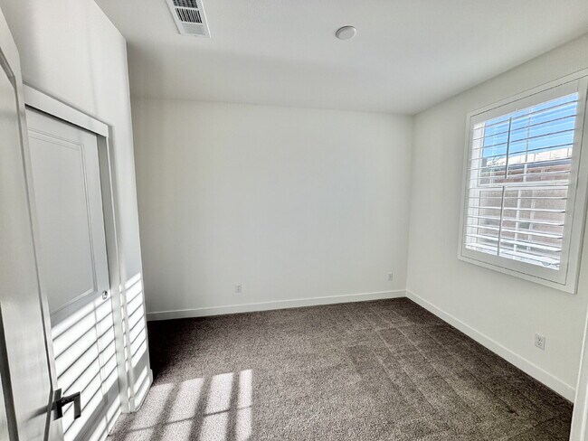 Building Photo - 4 Bedrooms in University Park Available For Rent in January 2026