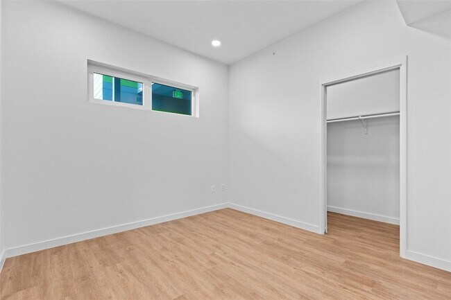 Building Photo - 4004 Banister Ln