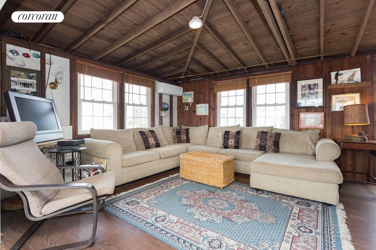 Building Photo - 39 Point Rd