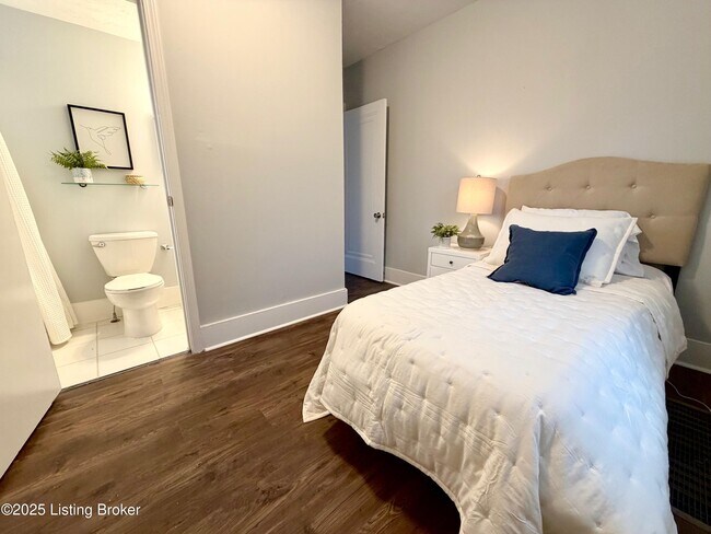 Building Photo - 2707 Cleveland Blvd