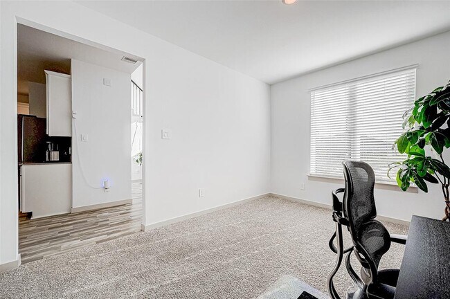 Building Photo - 6911 Amber Clf Ln