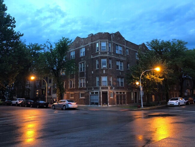 Building Photo - 1058 W Cornelia Ave