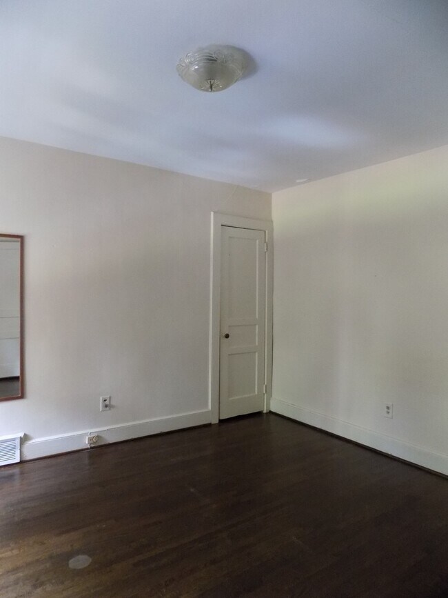 Building Photo - 118 S Waccamaw Ave