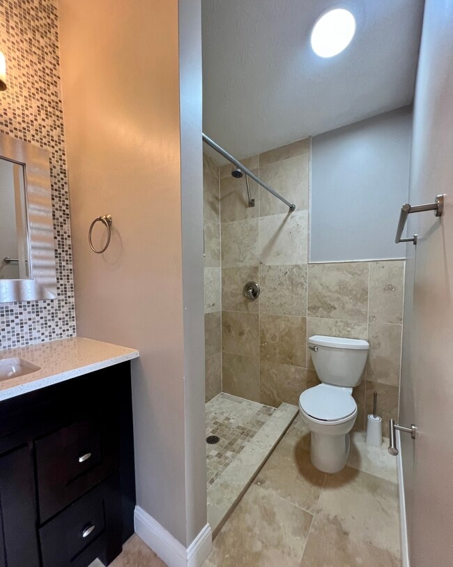 Building Photo - 8859 Eagleview Dr