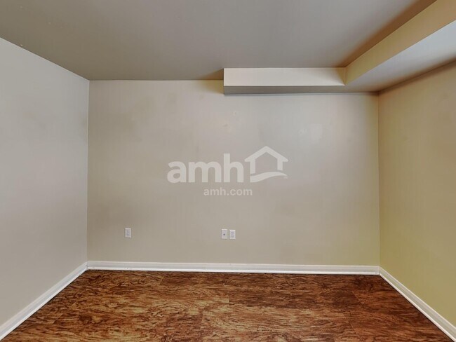 Building Photo - 3595 S Feulner Dr