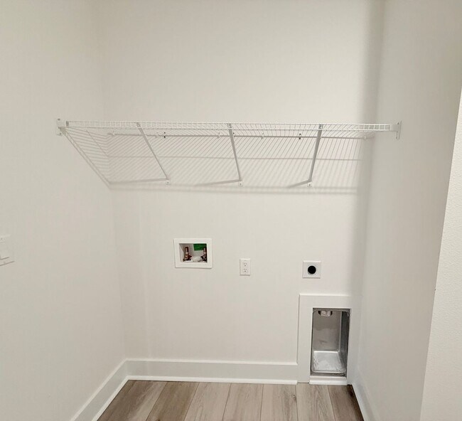 Building Photo - Modern 3-Bedroom Home