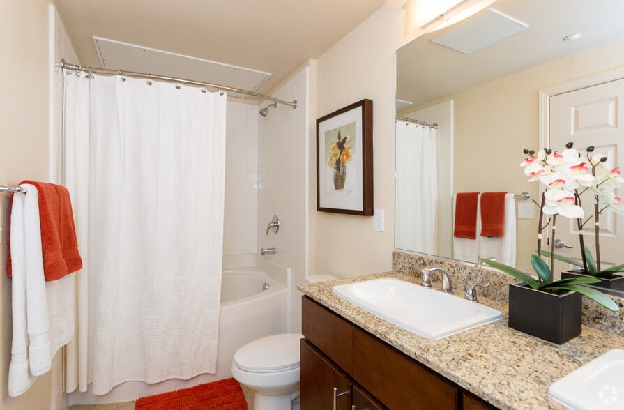 1BR 1BA - 756 SF - Le Mirage