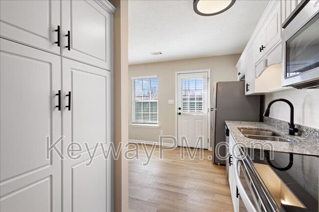 Building Photo - 517 Edgecliff Ln