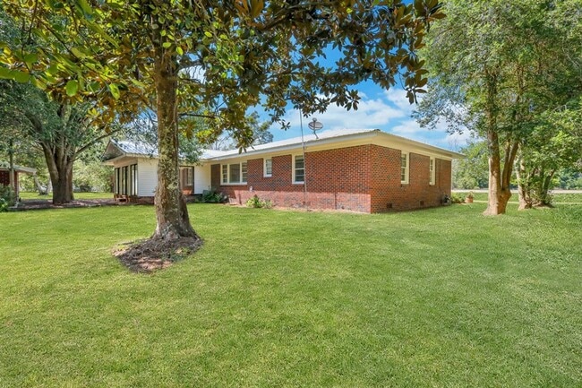 Building Photo - $500.00 OFF FIRST MONTHS RENT!!!!!