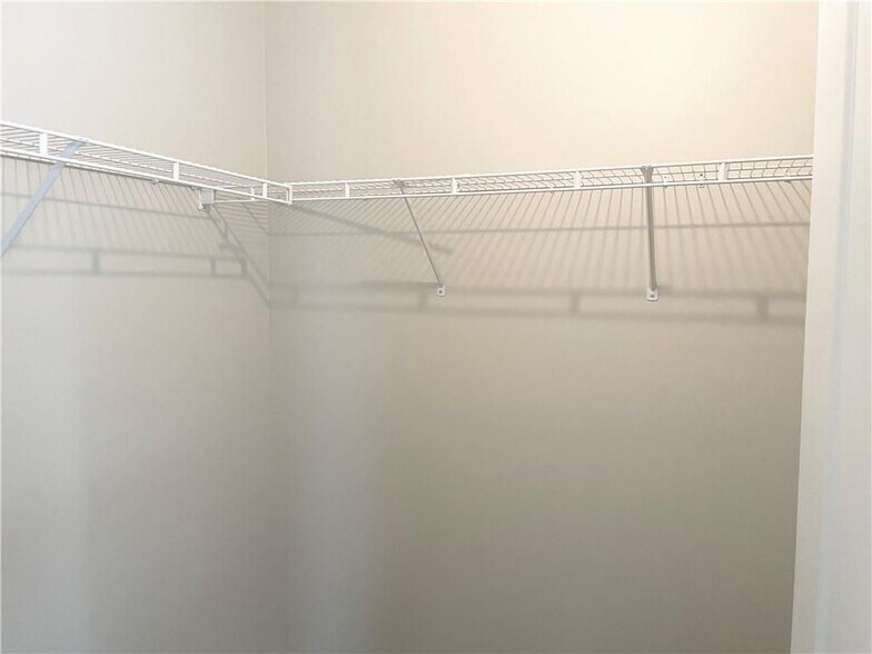 Building Photo - 2715 Sterling Creek Pointe