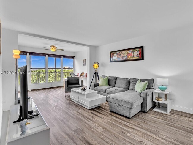 Building Photo - 2661 S Course Dr