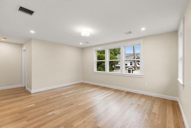 Building Photo - 45 Maplewood St