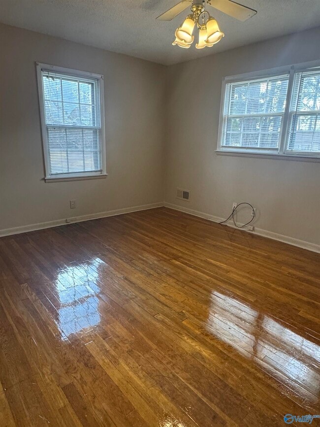 Building Photo - 2005 Rosewood Dr NW