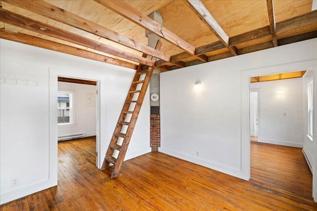 Building Photo - Cozy Living in a Convenient Christiansburg Location