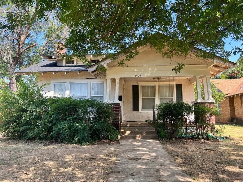 Primary Photo - 1407 Hayes St