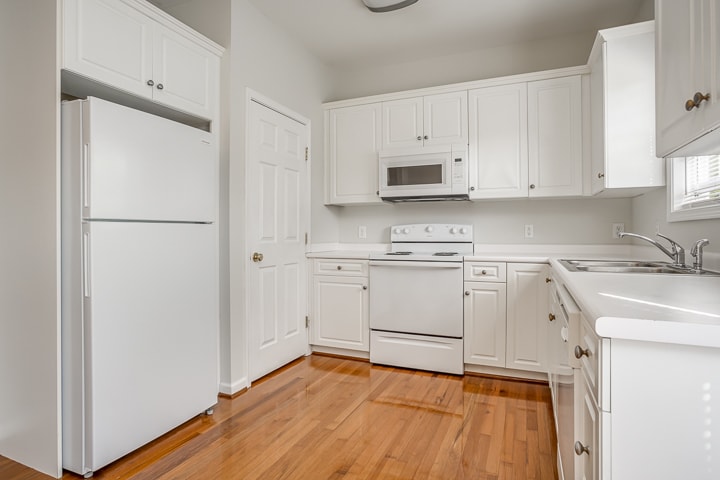 Kitchen/Pantry - 300 Dixie Plaza Dr