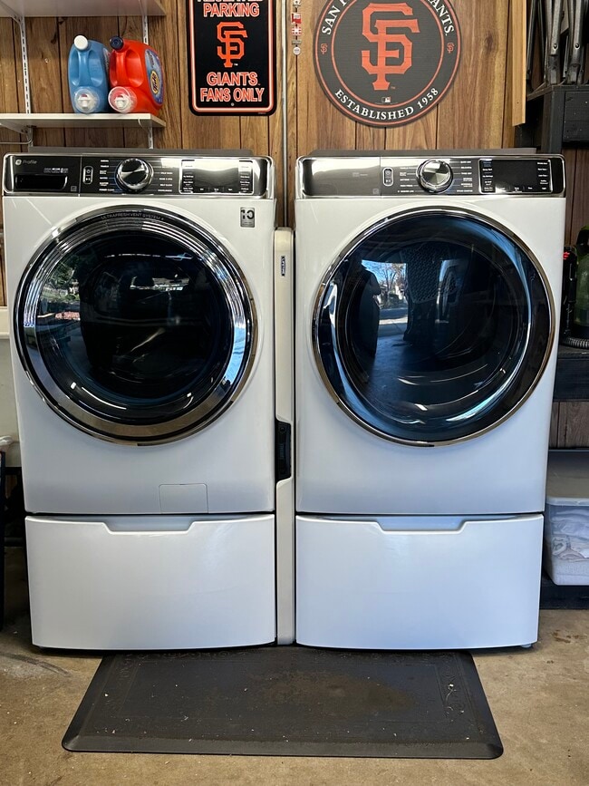 Building Photo - 2209 El Cejo Cir